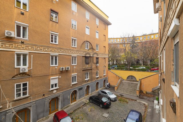 Eladó téglalakás, Budapesten, III. kerületben, Bécsi úton