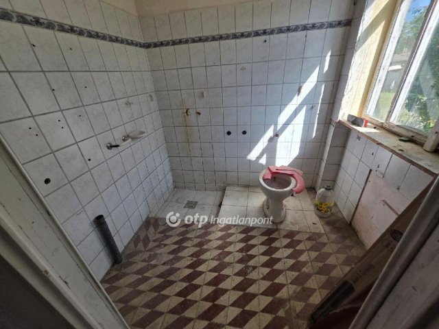 Eladó családi ház, Jászkisérén 8.5 M Ft, 2 szobás