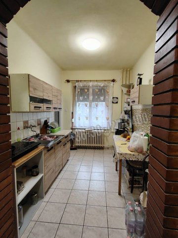 Eladó téglalakás, Dunaújvárosban 26.7 M Ft, 1 szobás