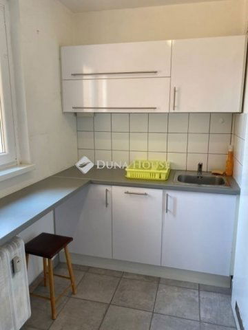 Eladó panellakás, Budapesten, III. kerületben 79.99 M Ft