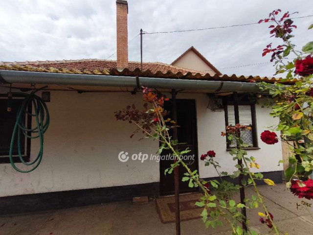 Eladó családi ház, Szentesen 17 M Ft, 1+1 szobás
