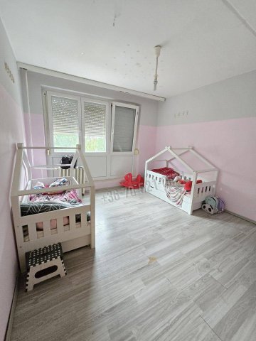Eladó panellakás, Szentlőrincen 32.9 M Ft, 2+1 szobás