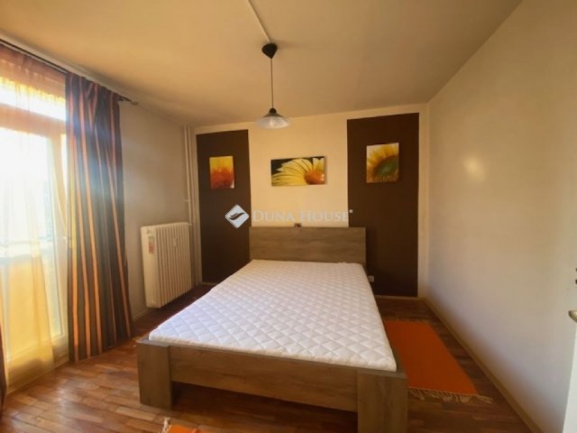 Kiadó panellakás, albérlet, Pécsett 180 E Ft / hó, 2 szobás