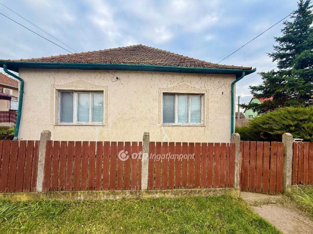 Eladó családi ház, Tiszafüreden 39 M Ft, 2 szobás