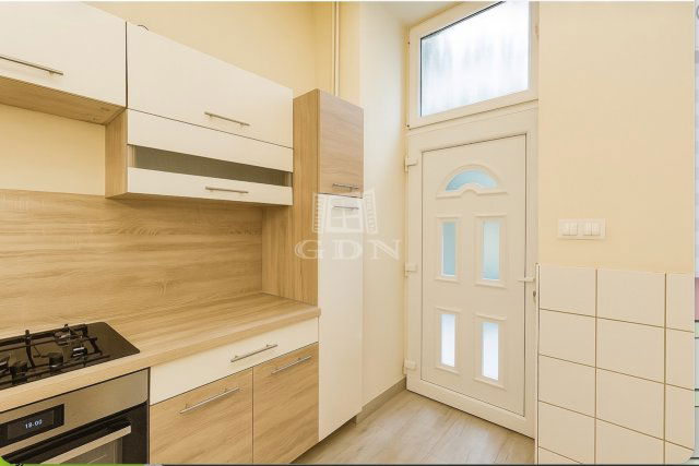 Eladó téglalakás, Budapesten, VI. kerületben 75 M Ft, 2 szobás