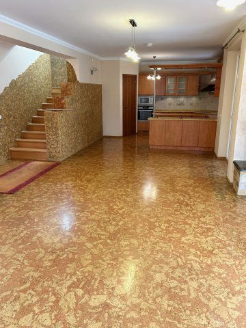 Kiadó családi ház, albérlet, Debrecenben 700 E Ft / hó