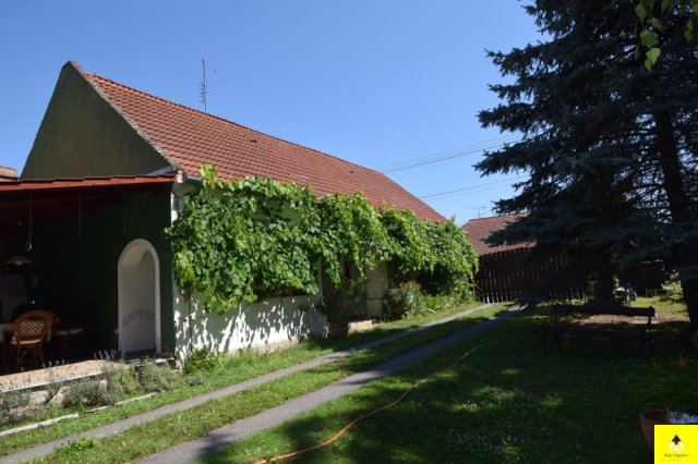 Eladó családi ház, Csepregen 79.9 M Ft, 5 szobás