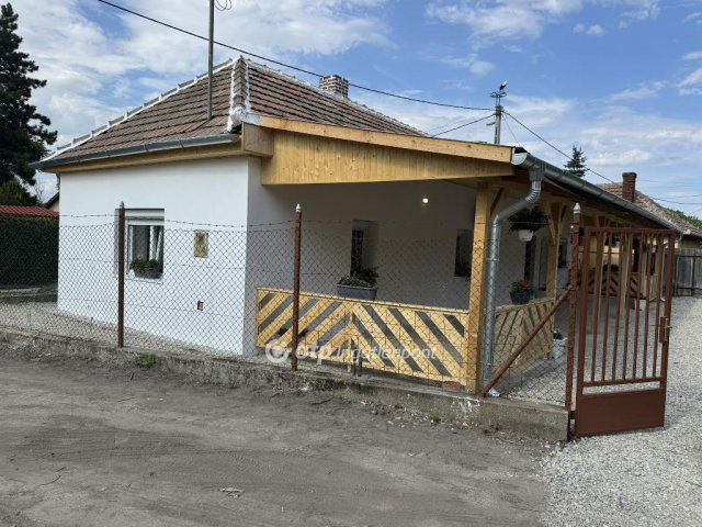 Eladó családi ház, Poroszlón 37 M Ft, 2 szobás