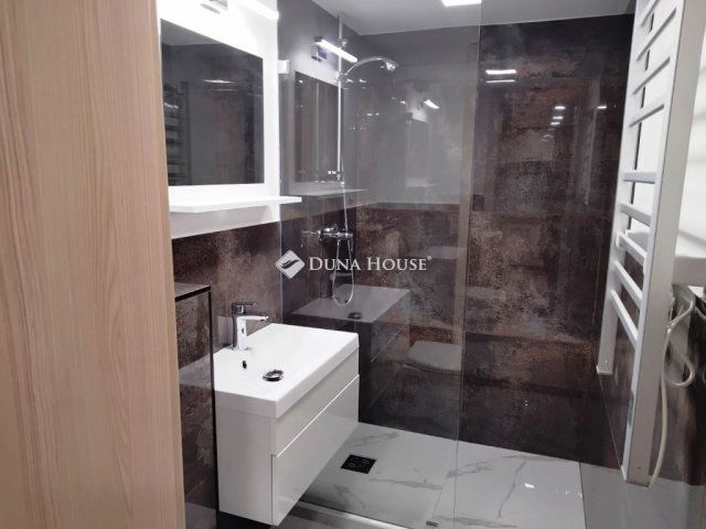 Eladó téglalakás, Budapesten, VII. kerületben 53.6 M Ft