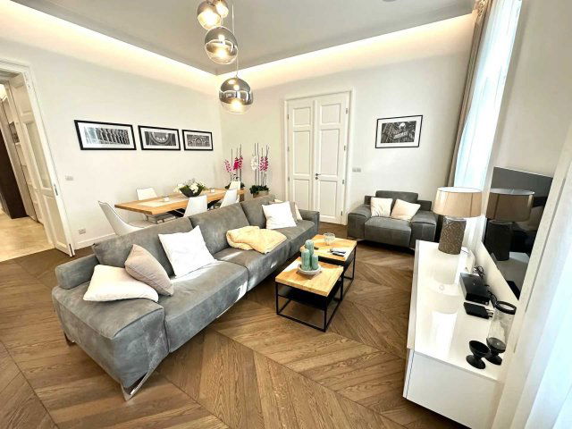 Kiadó téglalakás, albérlet, VI. kerületben, Nagymező utcában