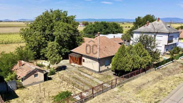 Eladó családi ház, Csányon 24.9 M Ft, 3 szobás