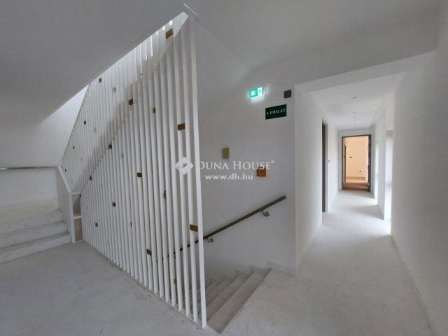 Eladó téglalakás, Siófokon 72.428 M Ft, 2 szobás