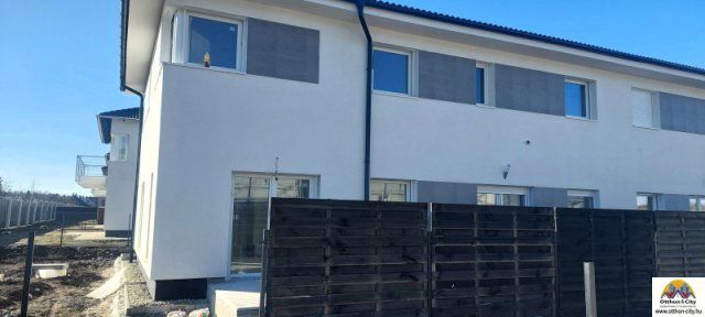 Eladó családi ház, Mendén 68 M Ft, 4 szobás