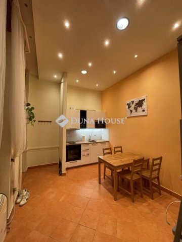 Kiadó téglalakás, albérlet, V. kerületben, Régi posta utcában