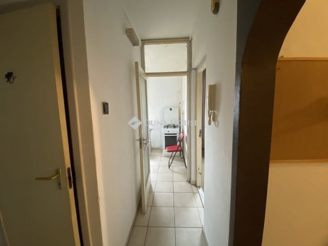 Eladó panellakás, Szegeden 57.9 M Ft, 3 szobás