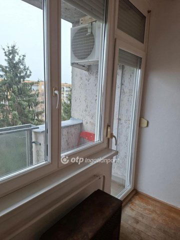 Eladó panellakás, Hajdúböszörményen 39.9 M Ft, 2 szobás