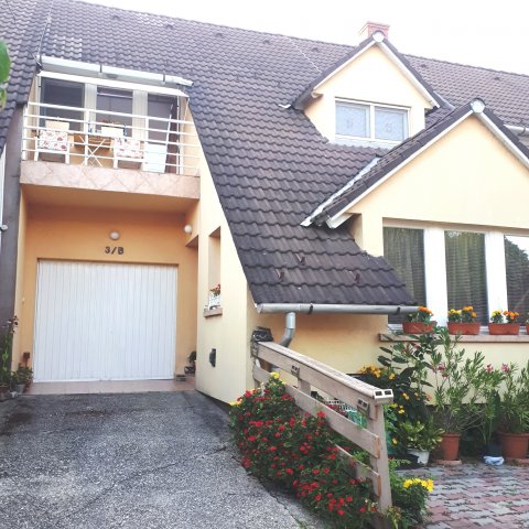 Eladó sorház, Balatonkenesén 158 M Ft, 5 szobás