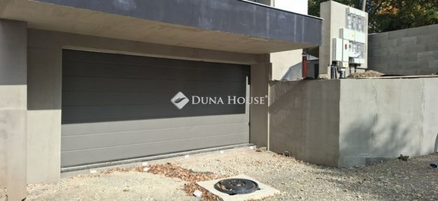 Eladó téglalakás, Pécsett 89.9 M Ft, 2+1 szobás