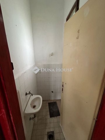 Eladó üzlethelyiség, Szigetszentmiklóson 24 M Ft, 3 szobás