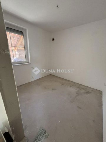 Eladó téglalakás, Pécsett 88 M Ft, 3 szobás