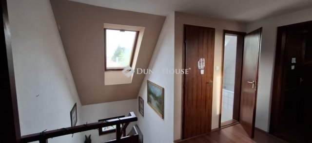 Eladó családi ház, Vecsésen 149.999 M Ft, 5 szobás