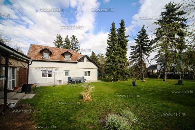Eladó családi ház, Szentendrén 159.9 M Ft, 5 szobás