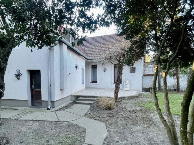 Eladó családi ház, Kecskeméten 199 M Ft, 6 szobás