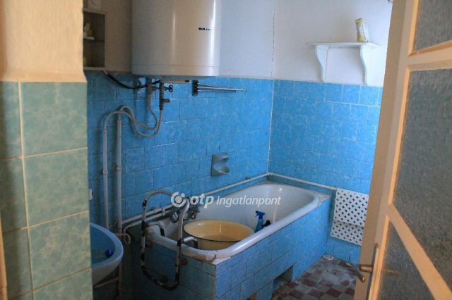 Eladó családi ház, Jászapátiban 18 M Ft, 2 szobás