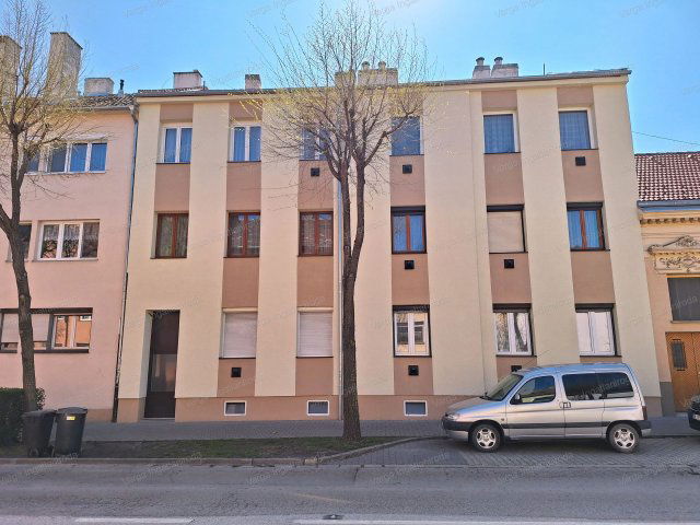 Eladó téglalakás, Sopronban 55 M Ft, 3 szobás