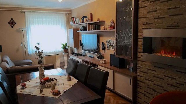Eladó téglalakás, Vácon 49 M Ft, 2 szobás