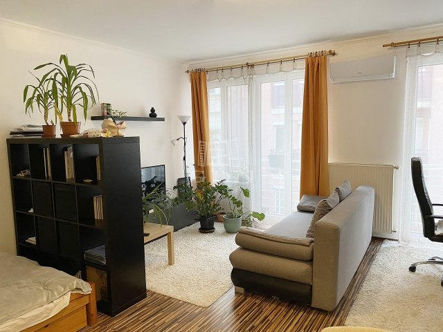 Eladó téglalakás, Budapesten, IX. kerületben 73.8 M Ft, 1 szobás