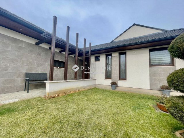 Eladó családi ház, Kecskeméten 150 M Ft, 4 szobás