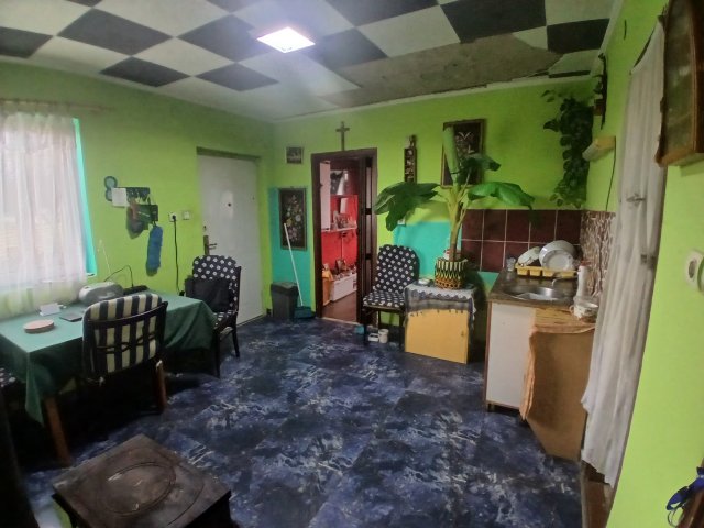 Eladó családi ház, Potonyon 15.8 M Ft, 2 szobás