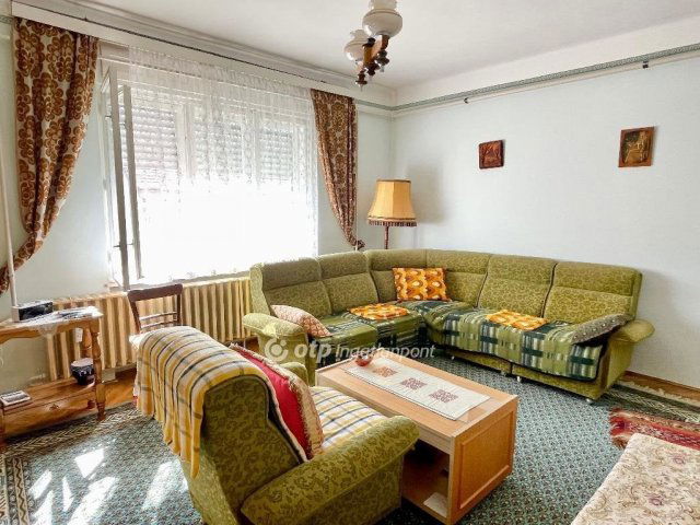 Eladó családi ház, Csikóstőttősön 19 M Ft, 4 szobás