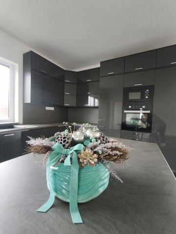 Eladó családi ház, Szegeden 170 M Ft, 5 szobás