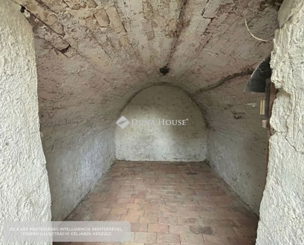 Eladó nyaraló, Tatabányán 20.5 M Ft, 1 szobás