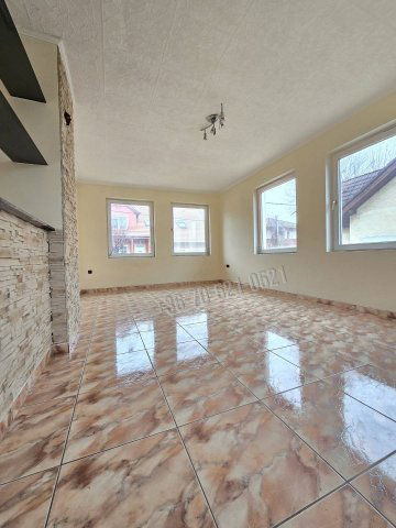 Eladó családi ház, Székesfehérvárott 120 M Ft, 8+1 szobás