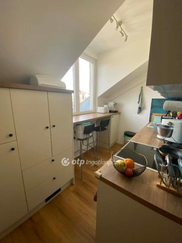 Eladó panellakás, Szentendrén 77 M Ft, 2+1 szobás