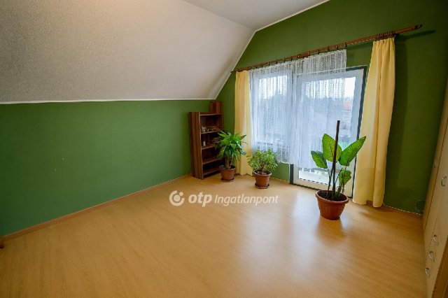 Eladó családi ház, Ercsiben 99 M Ft, 6 szobás