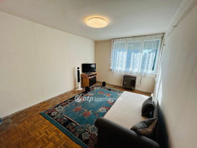 Eladó panellakás, Debrecenben 49.5 M Ft, 2+1 szobás