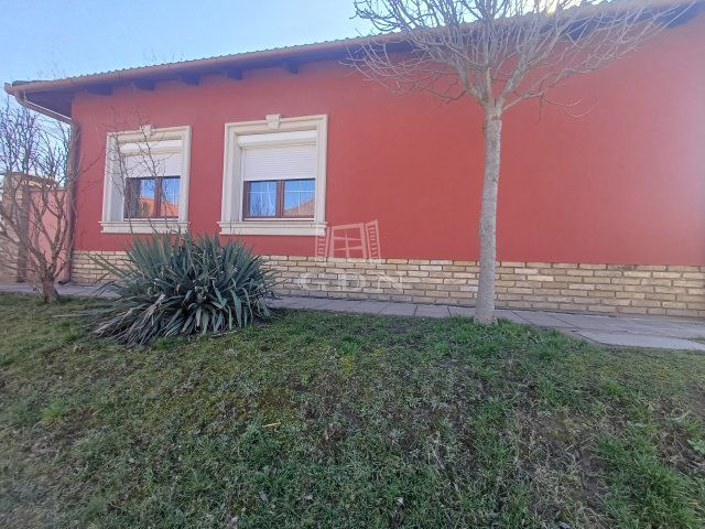 Eladó családi ház, Nagybaracskán 62 M Ft, 4 szobás