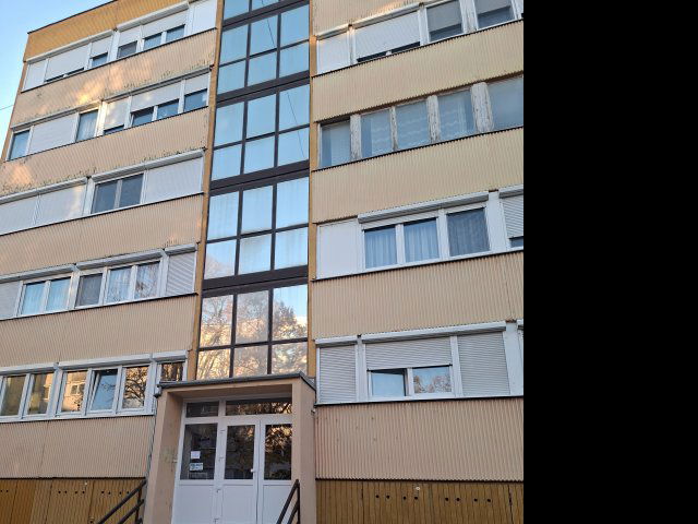 Eladó panellakás, Pécsett 40 M Ft, 2 szobás