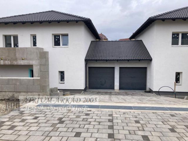 Eladó ikerház, Érden 122.5 M Ft, 5 szobás / költözzbe.hu