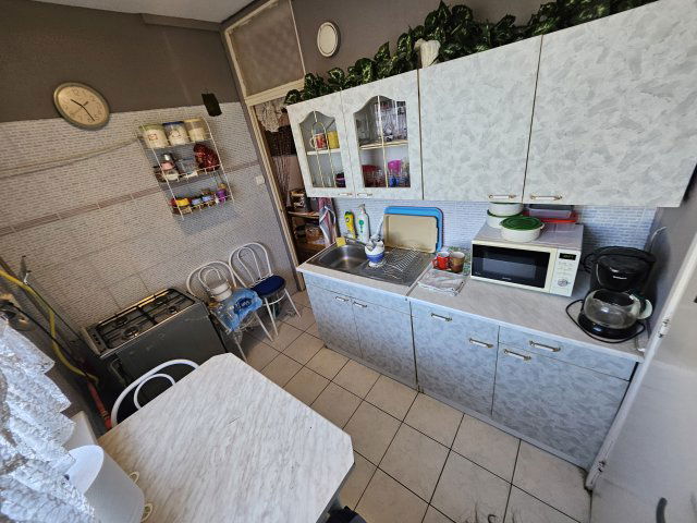 Eladó panellakás, Szegeden 53 M Ft, 3 szobás