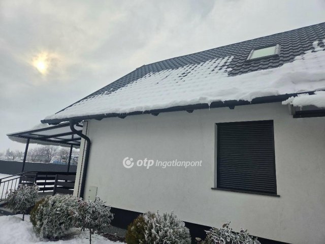 Eladó családi ház, Abonyban 108 M Ft, 3 szobás