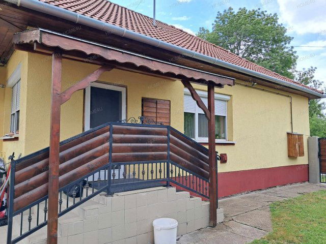 Eladó családi ház, Szolnokon 43 M Ft, 2+1 szobás
