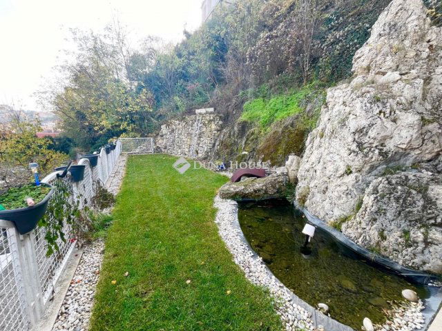 Eladó családi ház, Veszprémben 249.9 M Ft, 7 szobás