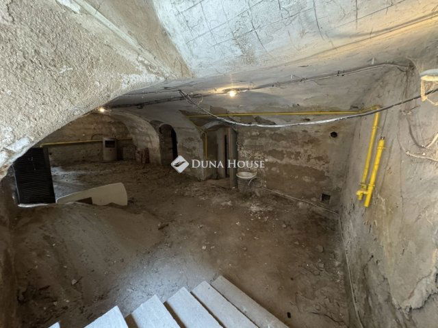 Eladó ipari ingatlan, Budapesten, VII. kerületben 45 M Ft