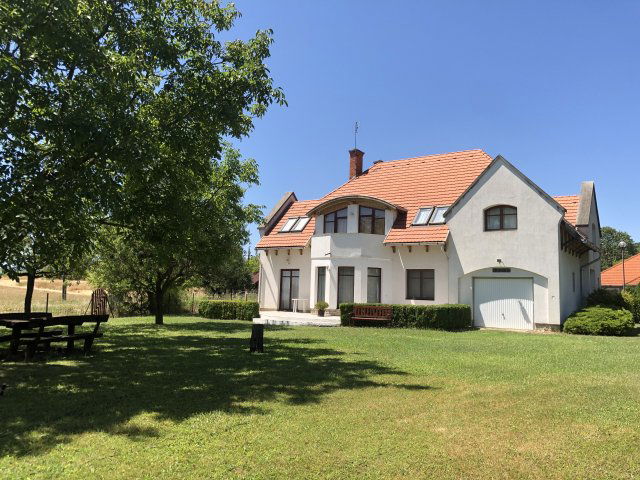 Eladó családi ház, Aszófőn 199 M Ft, 7 szobás