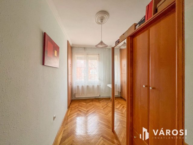 Eladó téglalakás, Békéscsabán 27.9 M Ft, 3 szobás